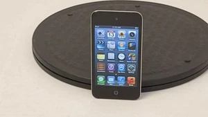 Apple iPod Touch A1367 8GB - Picture 1 of 3