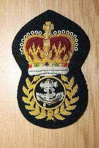 GORRA DE SUBOFICIALES JEFE DE LA MARINA REAL INSIGNIA EDICIÓN ACTUAL CORONA DE REINA ACOLCHADA #2 - Imagen 1 de 1