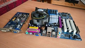 ASRock 775i65GV Socket 775+AGP motherboard with Intel Pentium D and 2 GB RAM+VGA - Bild 1 von 18