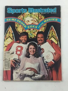 SPORTS ILLUSTRATED SEMI TOUGH GOES TO THE MOVIES NOVEMBER 7, 1977 BURT REYNOLDS - Picture 1 of 5