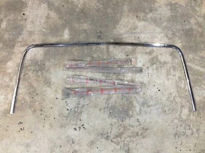 Par superior exterior ventana trasera moldeada Toyota Crown MS60 MS65 genuino nuevo de stock Foto 1 de 4