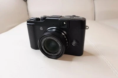 FUJIFILM X10 12MP Digital Camera with 12 Megapixel Optical Zoom Black 95%New - Image 1 of 4