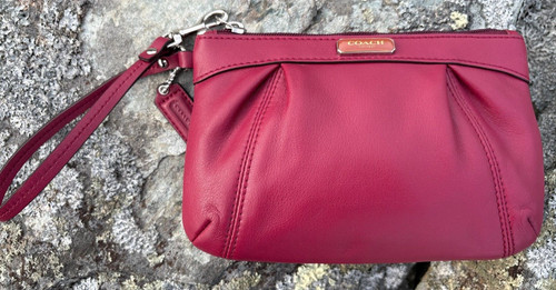 Bracciale Coach Ashley raccolto raso piccolo bordeau rosso tessuto increspato F48163 nuovo senza etichette