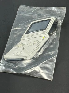 Nintendo Game Boy Advance SP Consola Sistema Promocional Llavero Llavero ¡Nuevo! - Imagen 1 de 2