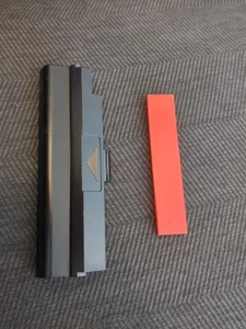 Sega Genesis Model 2 Expansion Cover Slot Dust Shield Rot Schwarz Kunststoff  - Bild 1 von 1