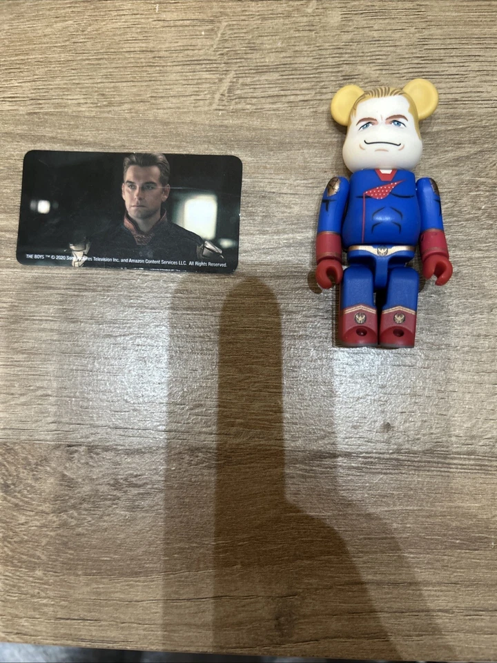 Medicom Bearkbrick 100% The Boys Homelander — 第 1/1 张图片