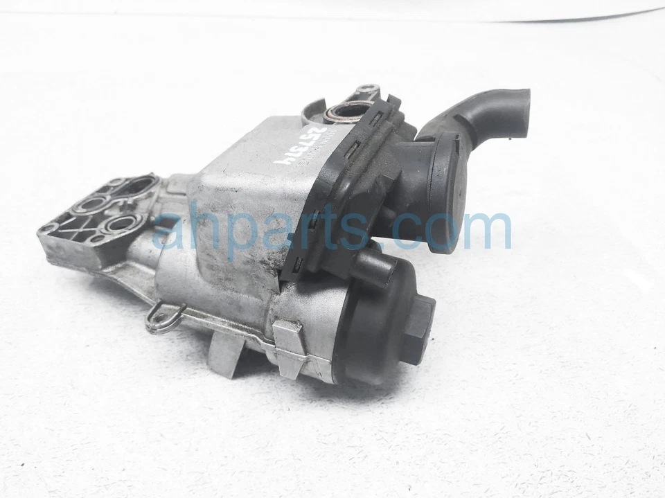 Carcasa de filtro de aceite de motor Volvo C30 2008-2013 2,5 L 31338684 Foto 1 de 4