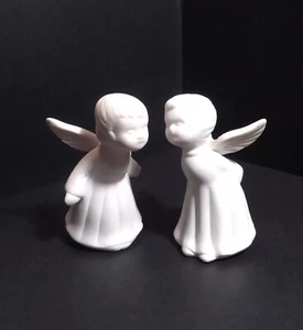 Vintage Kissing Angels Matte White Porcelain Posing Figurines Giftco 4"H Set 2 - Picture 1 of 6