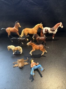 Breyer/Schleich Pferde/Cowgirl Figur und Sattel Konvolut - Bild 1 von 24