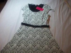 CANDIE'S WHITE FLORAL EMBROIDERY ON GIRLS BLACK DRESS - SIZE M - NEW WITH TAGS - Picture 1 of 6