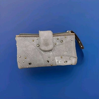 Cartera Fossil de Cuero Tachonado Gris Plateado Metálico Brillo Cremallera a Presión B27 Foto 1 de 4