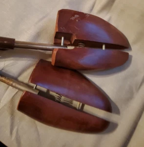 ¿Estirador de plástico baquelita para zapatos divididos Florsheim árbol de viaje? Mango usado - Imagen 1 de 5