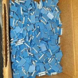 100x NEW GENUINE PHILIPS 0.68uF 680nF 63V MKT371 CAPS FOR HI-END AUDIO! - Picture 1 of 2