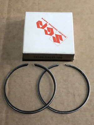 Juego de anillos de pistón Suzuki GT550 1972-77 original fabricante de equipos originales (1,00 O/S) 12140-34031-100 Foto 1 de 4