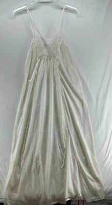 Camisón de colección GILEAD largo de nailon marfil satinado con abertura ribete de encaje para mujer M Foto 1 de 4