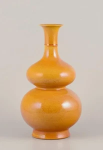 Jarrón chino doble en forma de calabaza en porcelana. Esmalte amarillo ocre. ... - Imagen 1 de 9