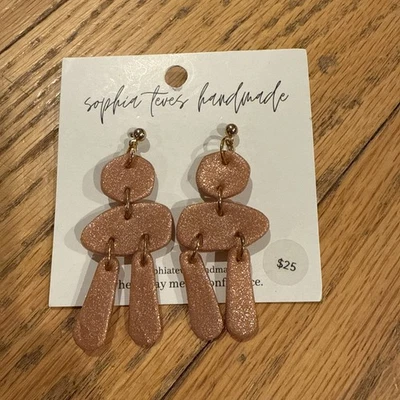 Висячие серьги из желтовато-коричневой/коричневой глины золотистого цвета - Изображение 1 из 2