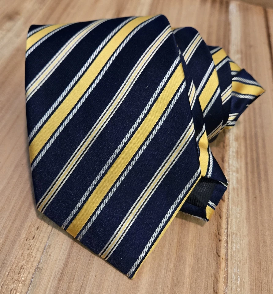 Corbata de seda azul marino y amarillo GLANFRANCO Italia 💯 ligeramente usada 👀 Foto 1 de 4