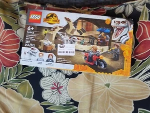 LEGO Jurassic World Atrociraptor Dinosaur: Bike Chase 76945 new - Picture 1 of 2