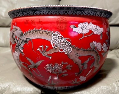 Un DAYAZHAI, TIANDI YI JIA CHUN marcado, tierra roja, Imperial Dragon Jardinière Foto 1 de 4