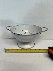 White Enamelware Handled Colander Strainer Stand Base Gift Decor Farmhouse - Picture 1 of 6