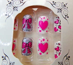 Hermosas Uñas Rosa Blanco y Plata Corazón Acentos Día de San Valentín Pegamento en Corto - Imagen 1 de 3