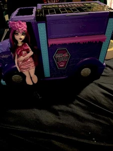 Monster High Draculaura Fangtastic Rockin’ Food Truck with Pullout Stage - Picture 1 of 10