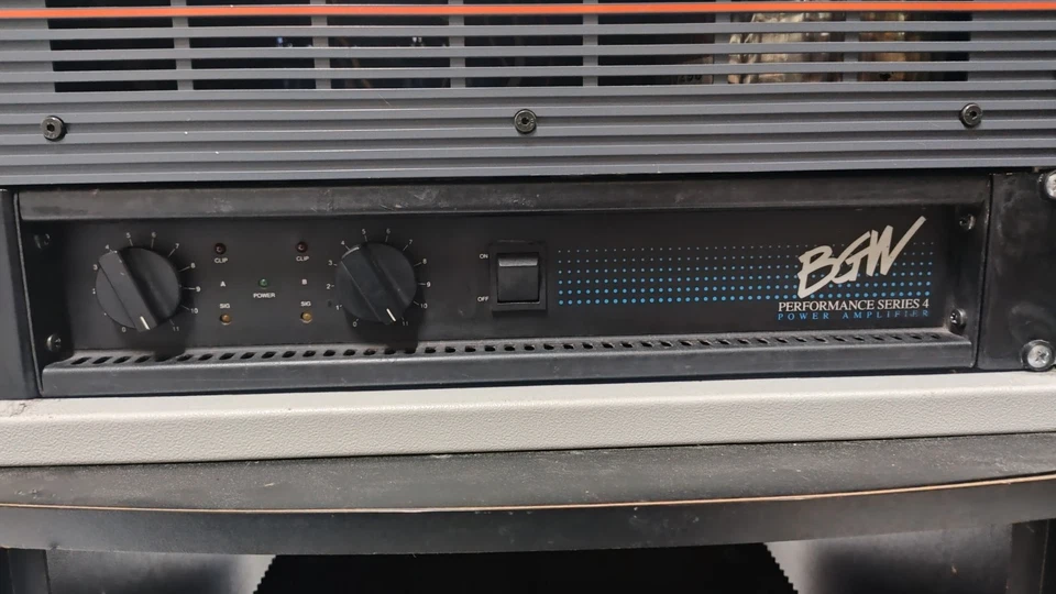 BGW  Performance Series 4, amplificatore finale top di gamma 2000 watt Bridge - Immagine 1 di 4