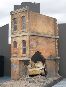 "Dioramas Plus 1/35 ""Ruinas de ladrillo"" arruinado sección de construcción de 3 pisos Europa Segunda Guerra Mundial DP1 - Imagen 1 de 1