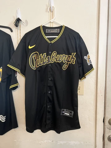 O’Neil Cruz Pittsburgh Pirates #15 Black Alt , size XL Cover