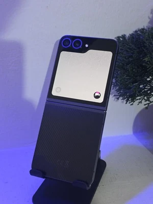 Samsung Galaxy Z-Flip 6- 256GB Storage- Network Unlocked -Custom Carbon Fibre 🔥 - Image 1 of 4