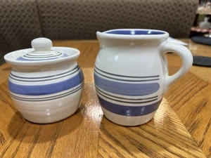 Pfaltzgraff Rio Milchkännchen und Zucker mit Deckel Set blau-weiß gestreift Top Zustand - Bild 1 von 7