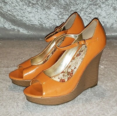 Sandalia de cuña clasificada para mujer talla 7,5  Foto 1 de 4