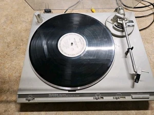 Sistema de plato giratorio automático Technics Quartz Direct Drive SL-Q350 - Imagen 1 de 11