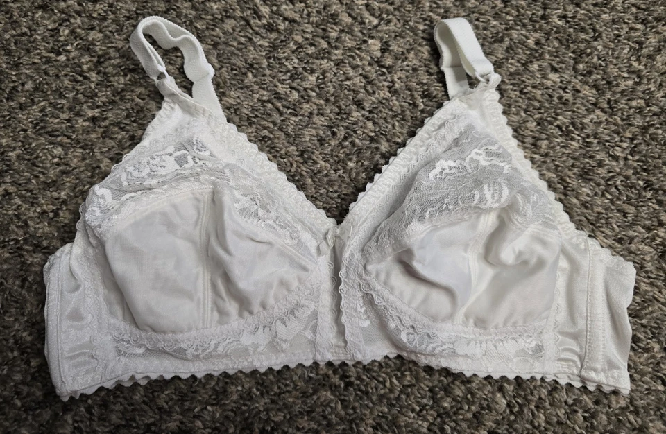 Sujetador De Colección Bobbie Brooks Sin Alambres Comodidad Satén Blanco Comodidad 38C Segunda Piel Brillante Foto 1 de 4