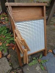 Süßes altes Waschbrett - Holz, Zinkblech - 6 alte Holzklammern Filzen? - Bild 1 von 5