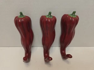 Juego de 3 ganchos de pared de chile rojo de colección de hierro fundido rústico jardín decoración suroeste - Imagen 1 de 4