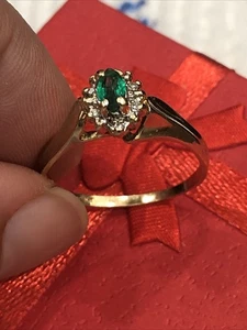 10KT YELLOW GOLD RING WITH LIGHT GREEN & WHITE GEMSTONES Size 8.75 Weight 2.1g❤️ - Picture 1 of 17