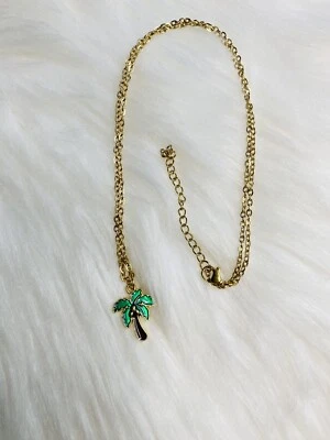 Collar Colgante Palmera Coco Playa Tropical Color Dorado Cadena Verde Foto 1 de 3