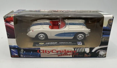 全新 RAY Corvette 1957 雪佛兰红色白色和蓝色 Corvette 压铸汽车 1:43 — 第 1/2 张图片