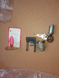 New Genuine OEM Doorlock Kit for Peterbilt 23-08598 - Picture 1 of 1