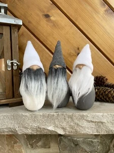 Gnomos de Navidad decoraciones navideñas o regalo: 3 piezas hechas a mano en EE. UU. por Sofía - Imagen 1 de 1