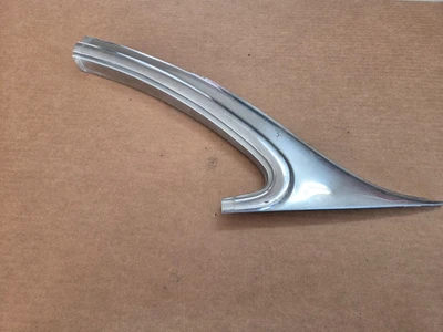 Chevy 1955 1956 1957 sedán de 2 puertas Belair lado del conductor moldura Dogleg trasera Foto 1 de 4