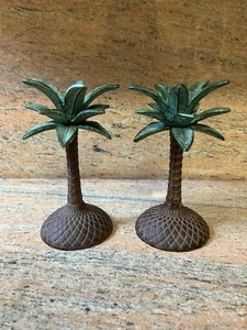 Juego de (2) candelabros cónicos de palmera tropical de metal fundido - Imagen 1 de 3