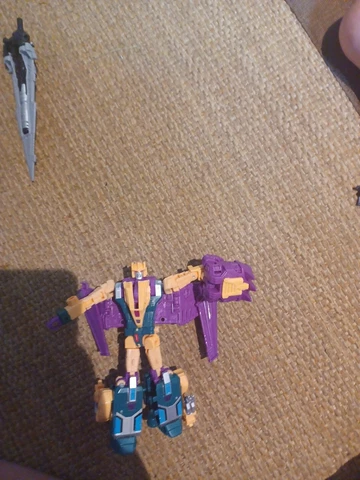 Hasbro E1131 Transformers Generations Power of The Primes Deluxe Terrorcon Cover