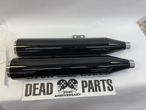 Harley gloss black blunt cut M8 Softail slip-on exhaust mufflers 64900458 - Bild 1 von 4