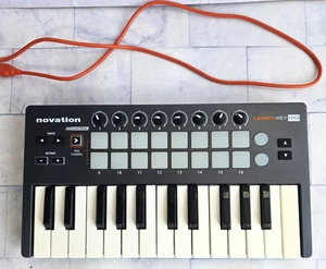 Novation Launchkey Mini MK 2 25-Key USB MIDI Controller Tested Working With Cabl - Picture 1 of 9