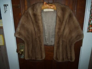 GORGEOUS MEDIUM BLONDE MINK HOLLYWOOD BOMBSHELL STOLE CAPE JORDAN MARSH, BOSTON - Picture 1 of 6