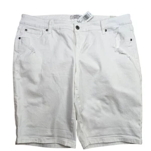 TORRID White Denim Distressed Bermuda Shorts in 18 NWT - Picture 1 of 4