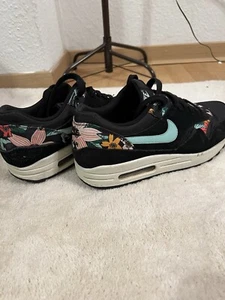 Nike Air Max 1 Floral Print Schwarz Blumen Gr. 41 - Bild 1 von 13
